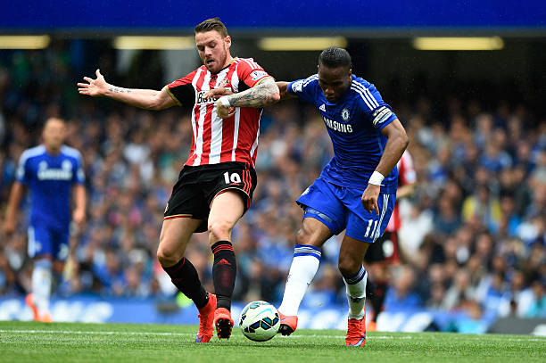 还在场外传 还在场外传