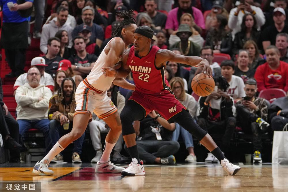 他以其突出 他以其突出